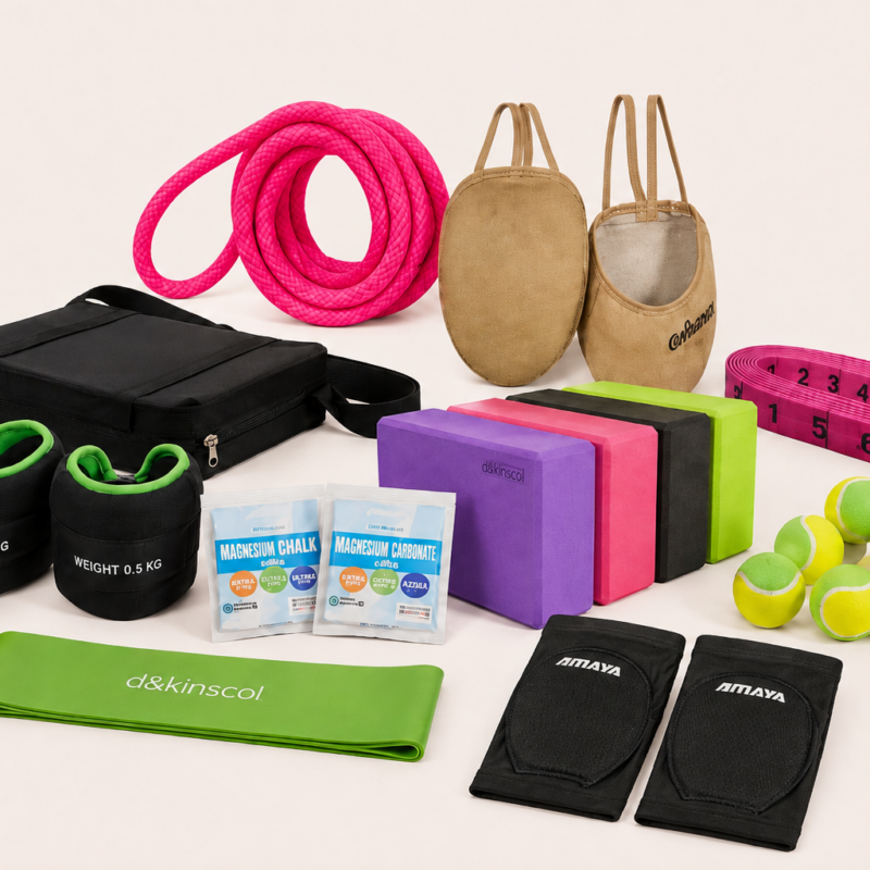 Conteudo do KIT ESSENCIAL DE TREINO: corda, joelheiras, blocos de yoga, caneleiras, bolas de mini tenis, bandas elasticas e pontas